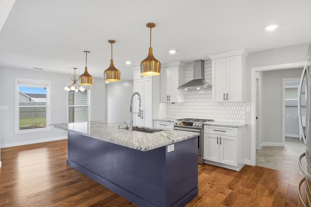 711 ADDIE LN, Centralia, MO 65240