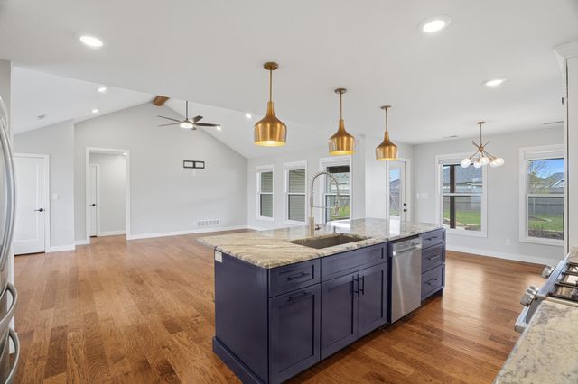 711 ADDIE LN, Centralia, MO 65240