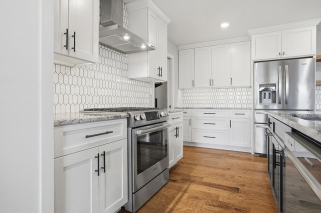 711 ADDIE LN, Centralia, MO 65240