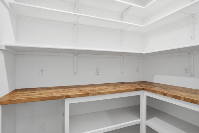 711 ADDIE LN, Centralia, MO 65240