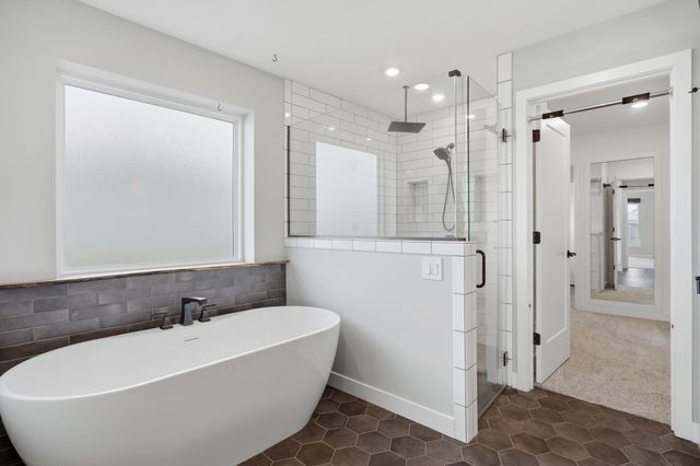 711 ADDIE LN, Centralia, MO 65240