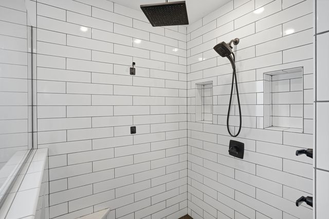 711 ADDIE LN, Centralia, MO 65240