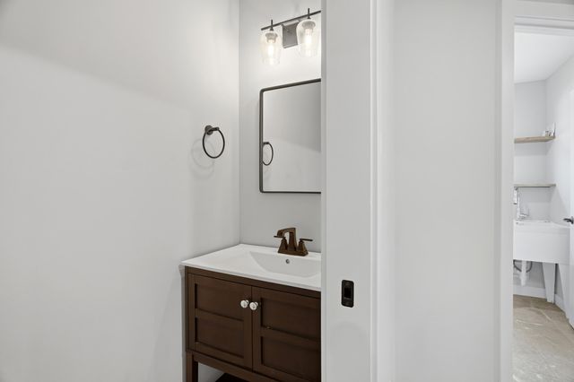 711 ADDIE LN, Centralia, MO 65240