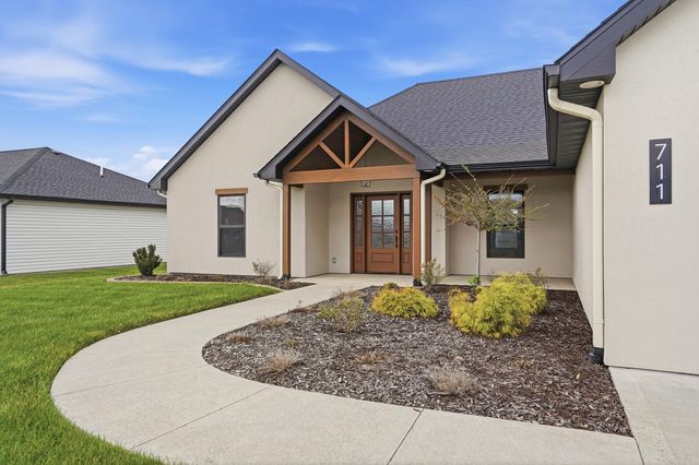 711 ADDIE LN, Centralia, MO 65240