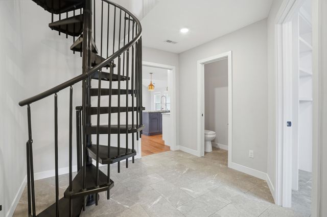 711 ADDIE LN, Centralia, MO 65240