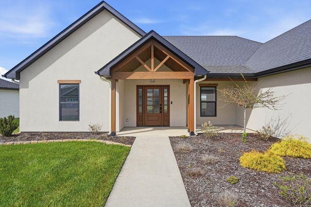 711 ADDIE LN, Centralia, MO 65240