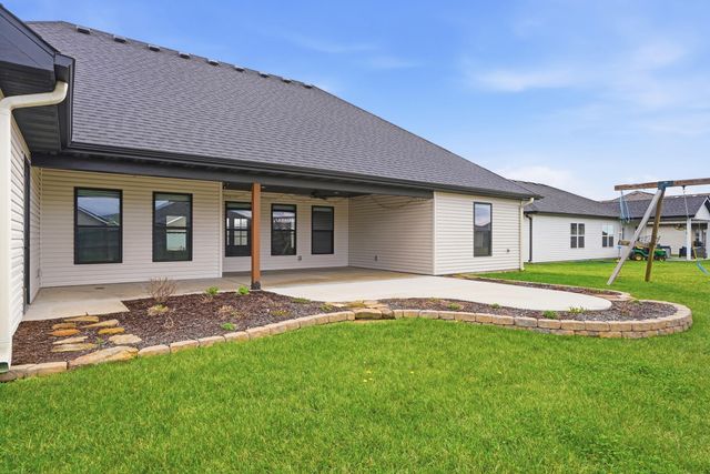 711 ADDIE LN, Centralia, MO 65240