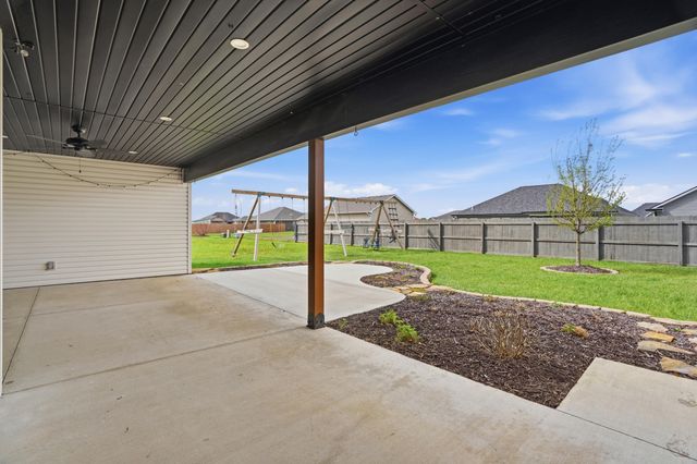 711 ADDIE LN, Centralia, MO 65240