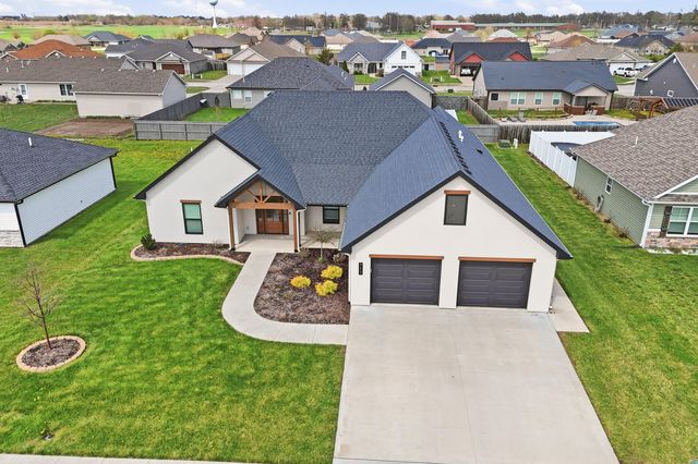 711 ADDIE LN, Centralia, MO 65240