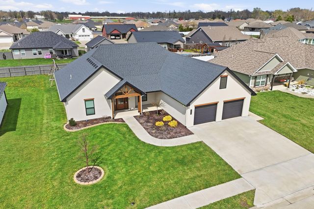 711 ADDIE LN, Centralia, MO 65240