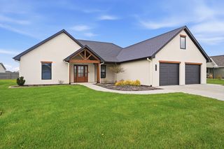 711 ADDIE LN, Centralia, MO 65240