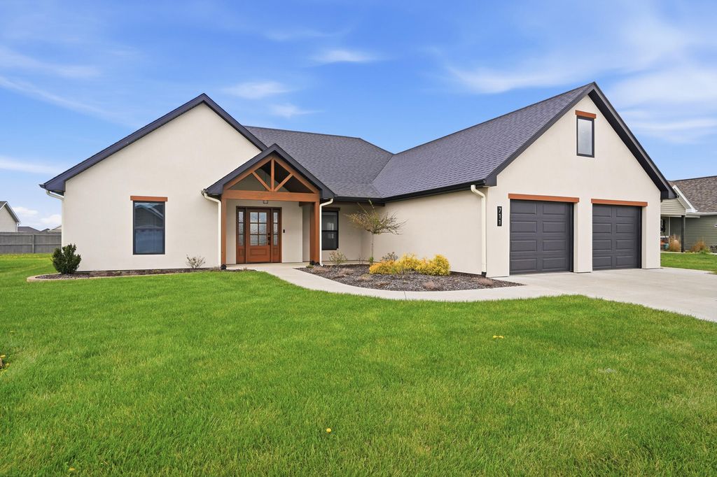 711 ADDIE LN, Centralia, MO 65240