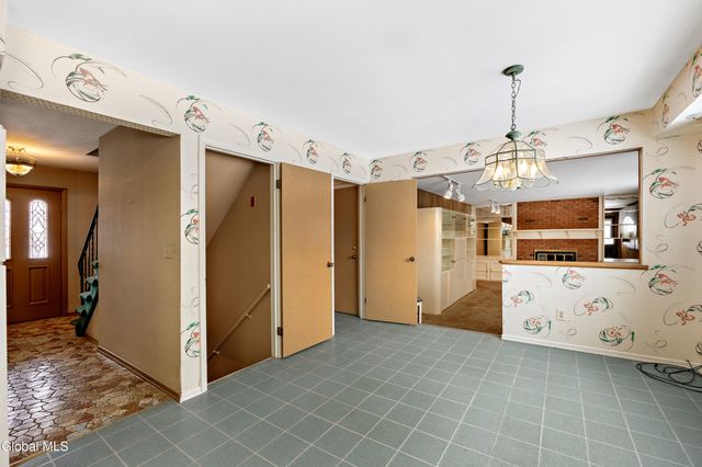 56 Alpine Drive, Colonie, NY 12110