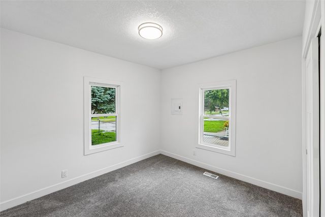 2533 E 23rd Street, Des Moines, IA 50317