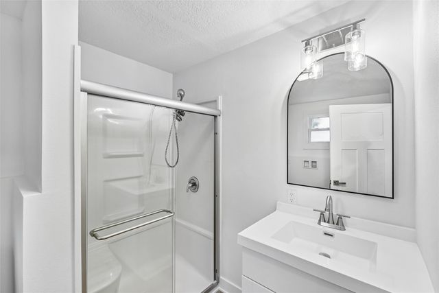 2533 E 23rd Street, Des Moines, IA 50317