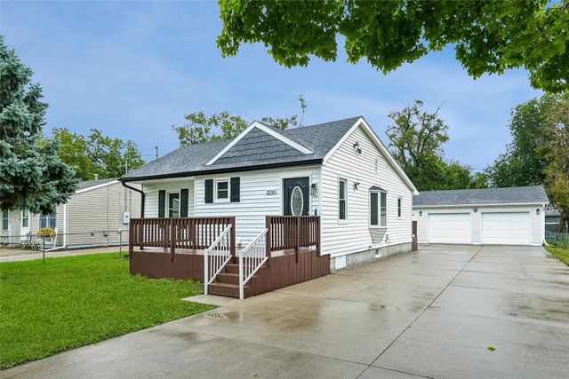 2533 E 23rd Street, Des Moines, IA 50317