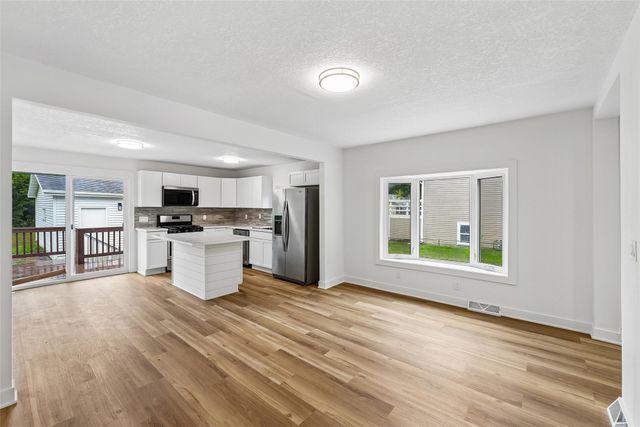 2533 E 23rd Street, Des Moines, IA 50317