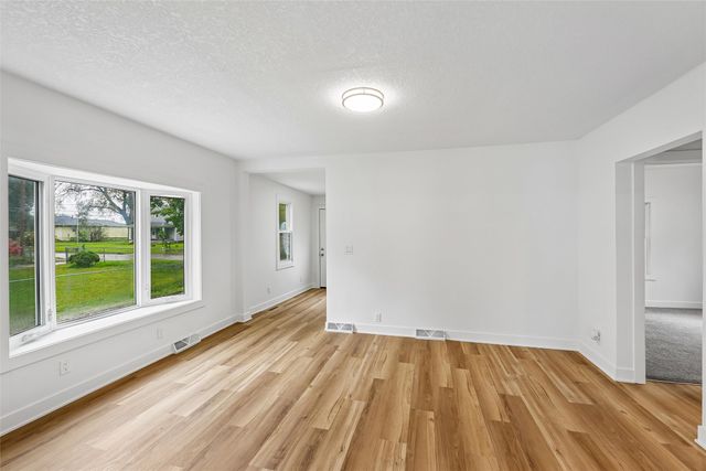 2533 E 23rd Street, Des Moines, IA 50317