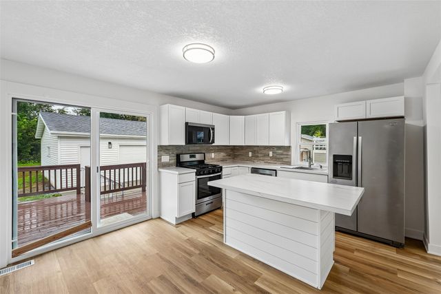 2533 E 23rd Street, Des Moines, IA 50317
