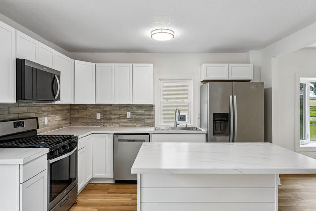 2533 E 23rd Street, Des Moines, IA 50317