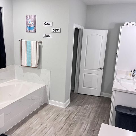 320 Buffalo Trail, Angleton, TX 77515