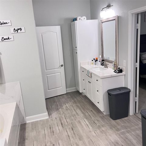 320 Buffalo Trail, Angleton, TX 77515