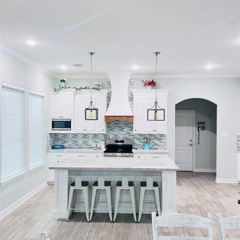 320 Buffalo Trail, Angleton, TX 77515