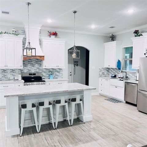 320 Buffalo Trail, Angleton, TX 77515