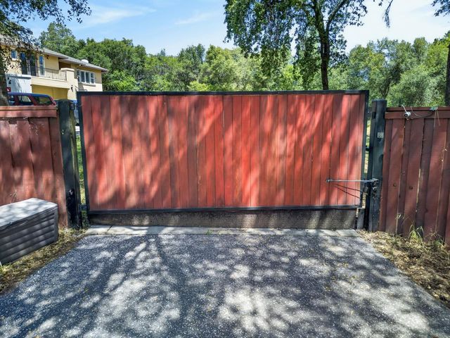 6005 Virginiatown Rd, Newcastle, CA 95658