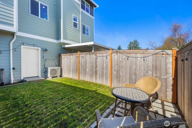 18124 1st Place SW, Normandy Park, WA 98166