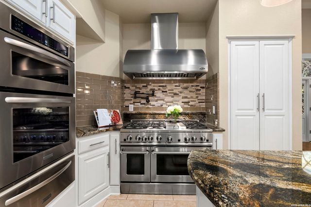 10 INWOOD MNR, San Antonio, TX 78248