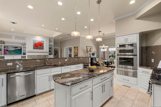 10 INWOOD MNR, San Antonio, TX 78248