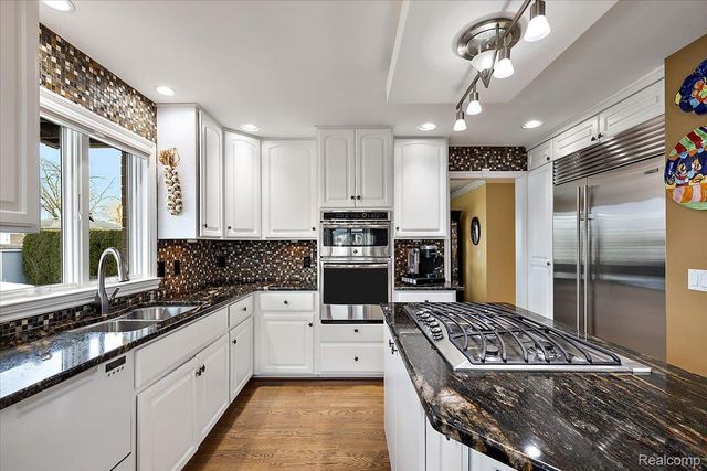 35809 Schmid Drive, New Baltimore, MI 48047