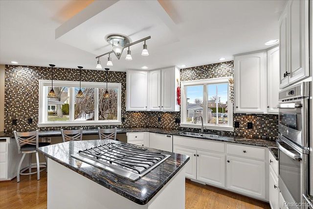 35809 Schmid Drive, New Baltimore, MI 48047