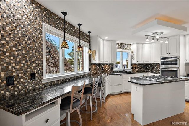 35809 Schmid Drive, New Baltimore, MI 48047