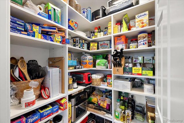 35809 Schmid Drive, New Baltimore, MI 48047