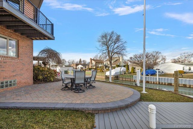 35809 Schmid Drive, New Baltimore, MI 48047