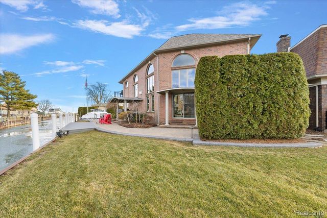 35809 Schmid Drive, New Baltimore, MI 48047