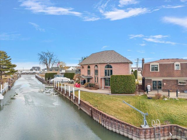 35809 Schmid Drive, New Baltimore, MI 48047