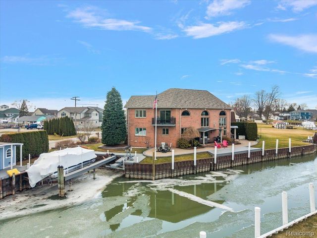 35809 Schmid Drive, New Baltimore, MI 48047