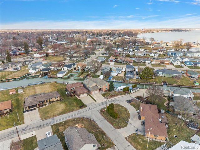 35809 Schmid Drive, New Baltimore, MI 48047