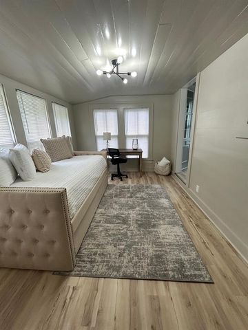610 E Magnolia Street, Angleton, TX 77515