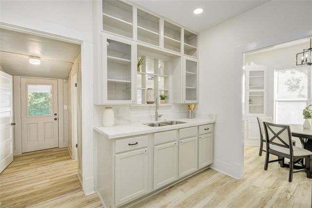 610 E Magnolia Street, Angleton, TX 77515
