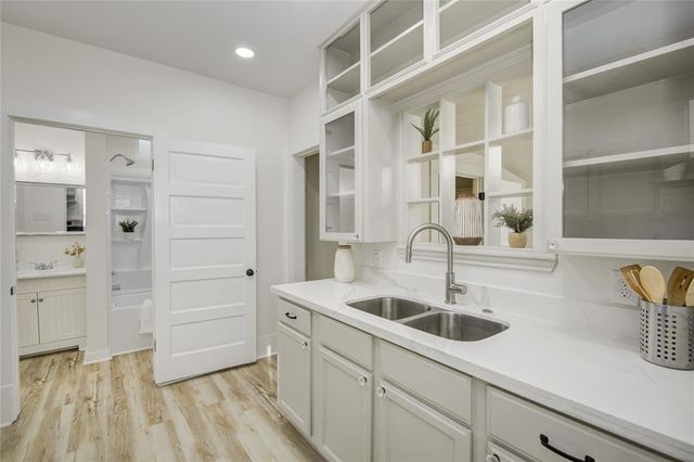 610 E Magnolia Street, Angleton, TX 77515