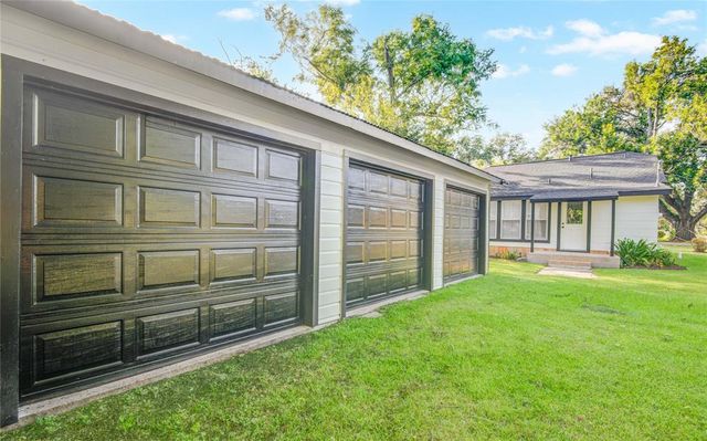 610 E Magnolia Street, Angleton, TX 77515