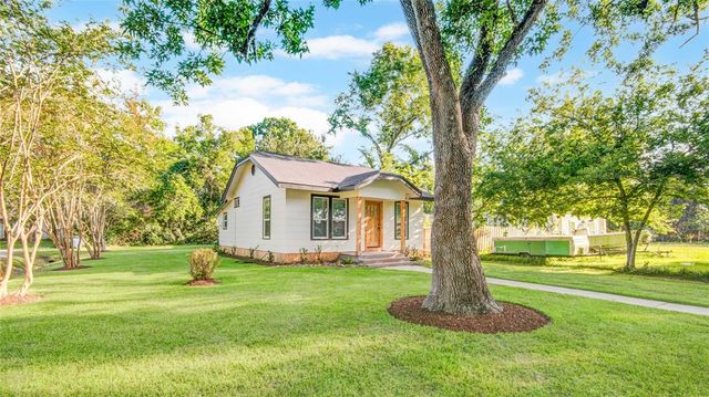 610 E Magnolia Street, Angleton, TX 77515