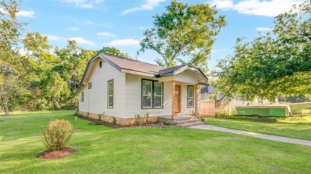 610 E Magnolia Street, Angleton, TX 77515