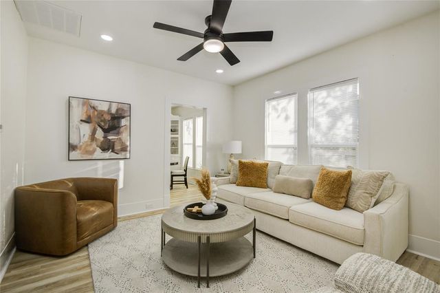 610 E Magnolia Street, Angleton, TX 77515