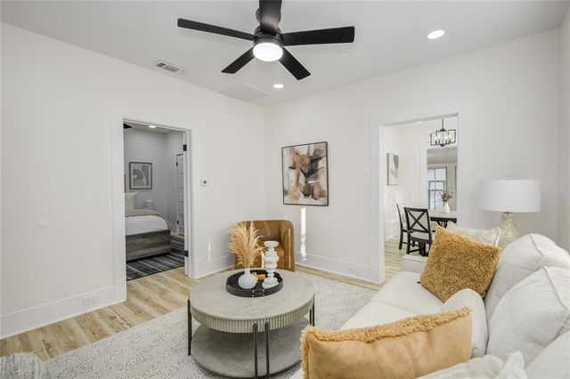610 E Magnolia Street, Angleton, TX 77515