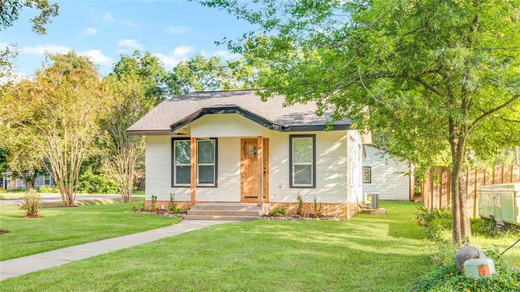 610 E Magnolia Street, Angleton, TX 77515